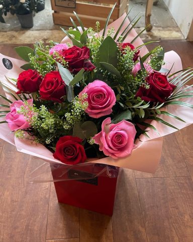 6 Red & 6 Pink Roses £65