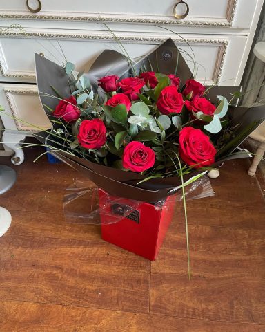 A Dozen Red Roses £75